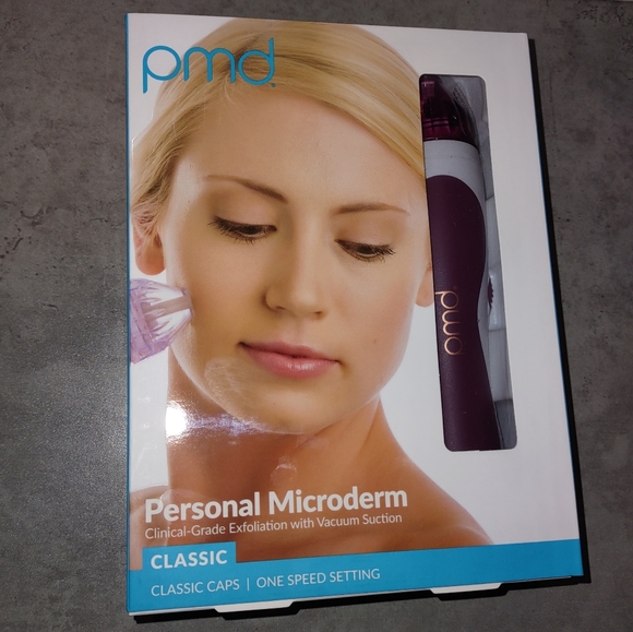 BNIB PMD Personal Microderm Classic - Berry - Picture 4 of 8